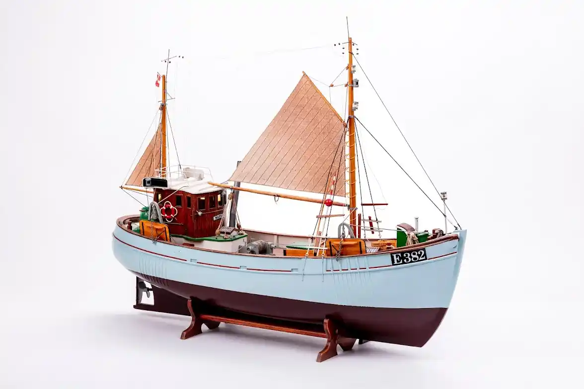 Mary Ann RC Capable Model Ship Kit - Billing Boats USA